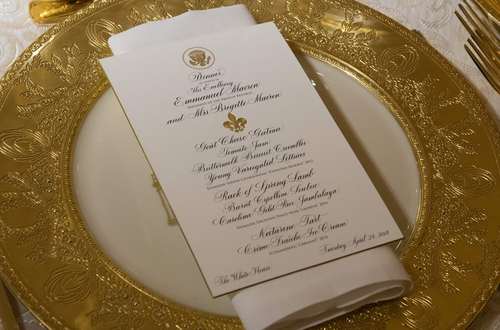 بشقاب مخصوص ماکرون در مراسم ضیافت رسمی شام در کاخ سفید 