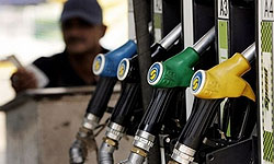 قیمت هر گالن بنزین در آمریکا از 4 دلار فراتر رفت