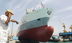 نیروی دریایی هند کشتی تجاری ایران را از چنگ دزدان دریایی نجات داد
