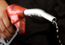 واردات بنزین از چین صحت ندارد / مبادله نفت خام با بنزین متوقف است