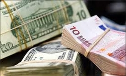 هجوم مردم به بازار ارز / تقاضاهای دلار۱۴۰۰ تومانی به در بسته خورد