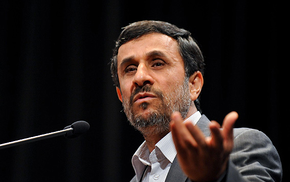 احمدی نژاد: گزینه های غرب آنقدر روی میز می ماند تا بپوسد