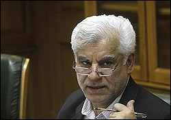بهمنی برداشت از حساب بانکها را به گردن دولت انداخت