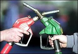 متوسط بهای بنزین در آمریکا به 4 دلار در هر گالن افزایش یافت
