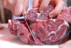 گوشت گوسفندی کیلویی 25 هزار تومان/ چرا گوشت گران شد؟