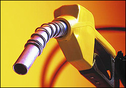عرضه بنزین یورو 4 در تمام جایگاه های شهر تهران