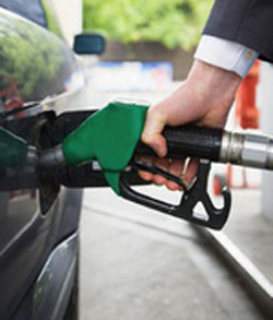 سهمیه‌های کارت سوخت در صورت آزادسازی بنزین به قوت خود باقی است