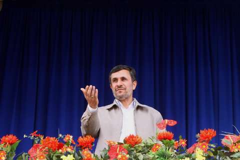 احمدی‌نژاد: ظرفیت تولید پتروشیمی از 25 به 54.5 میلیون تن ارتقا یافت