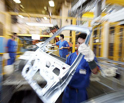 رشد 319 درصدی صادرات خودرو/صادرات قطعات پیکان به انگلیس!