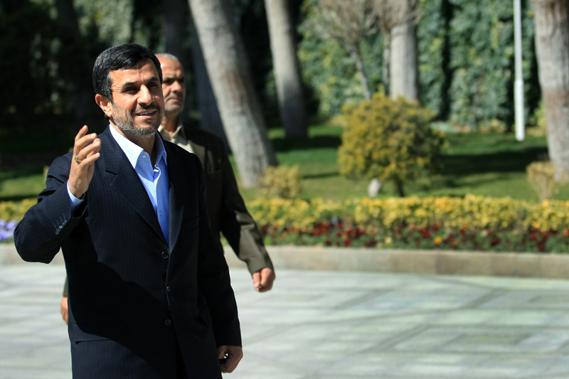 احمدی نژاد آمد؛ چهار راهکار داد و رفت