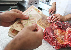 ارز مرجع واردات گوشت حذف نشده است/قاچاق دلیل افزایش قیمت گوشت