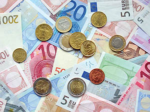 افزایش نرخ یورو در مقابل دلار و ین