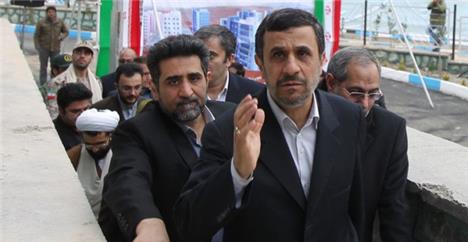 احمدی نژاد فردا به وزارت صنعت می رود
