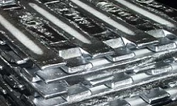 بررسی نوسانات قیمت بخش فلزات در بازار های بین المللی