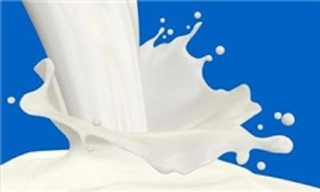 تعیین نرخ جدید شیر خام فردا در جلسه ستاد تنظیم بازار/ از دامدار حمایت شود