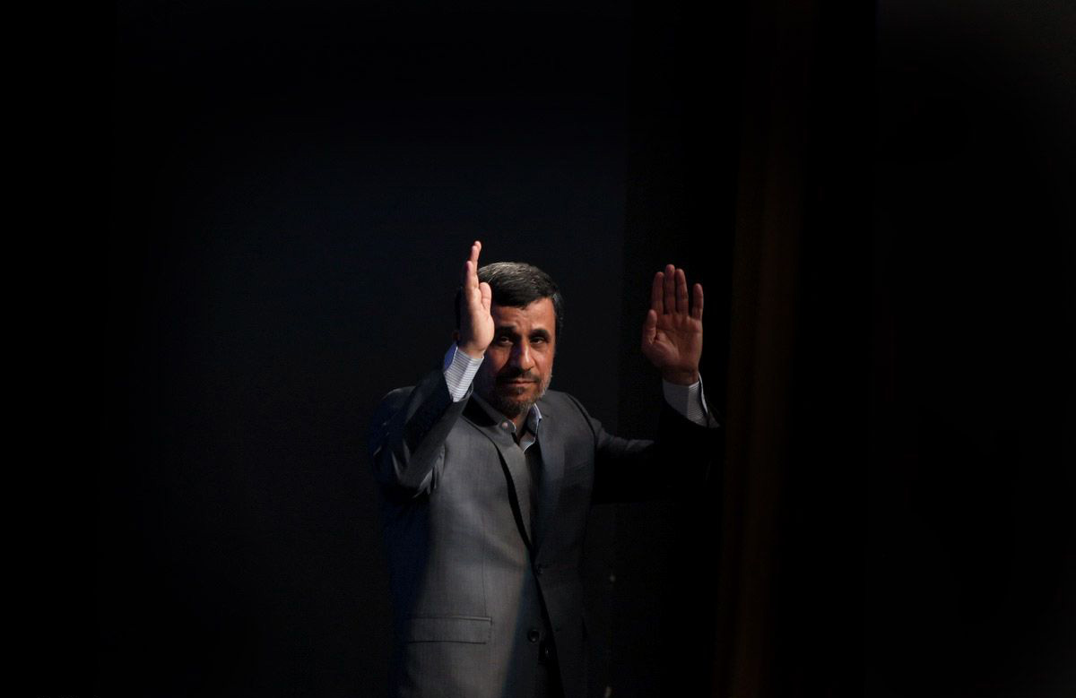 احمدی‌نژاد در آخرین گفت‌وگوی تلویزیونی از مردم حلالیت طلبید