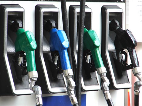 افزایش قیمت بنزین نسبت به چه چیزی ملایم است؟ + پاسخ مشاور رییس جمهور
