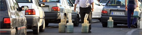 رواج دستفروشی بنزین در پایتخت!