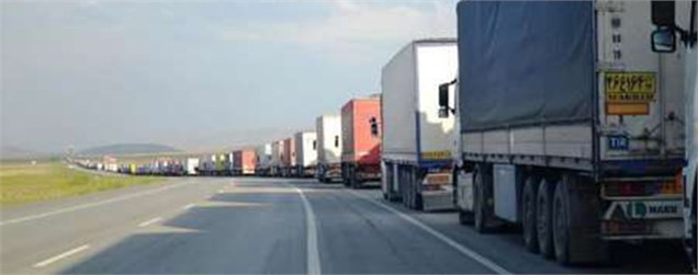 صف 17 کیلومتری کامیونها در مرز ترکیه با ایران