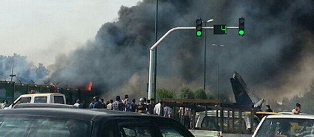سقوط هواپیما مسافربری در نزدیکی فرودگاه مهرآباد