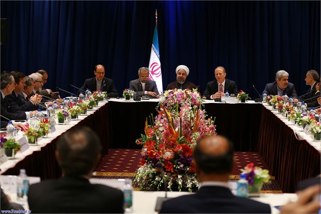 مشکلات ایران و آمریکا صرفا با دست دادن روسای جمهور حل نمی‌شود