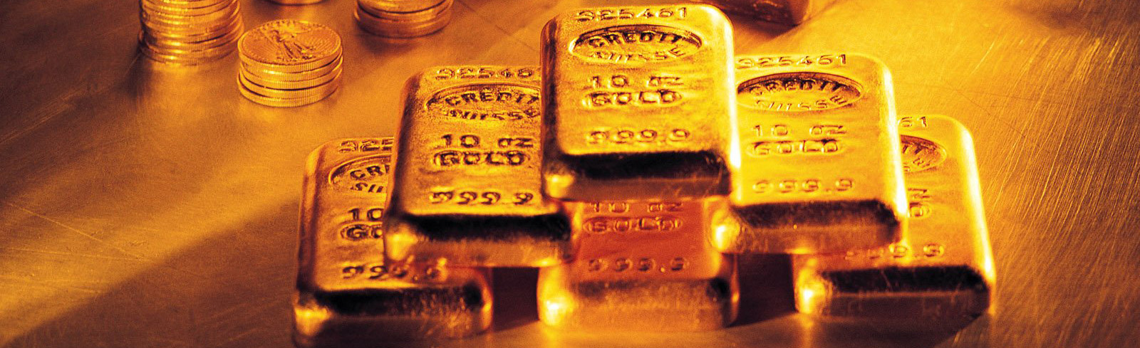 چکش دلار بر فلز زرد