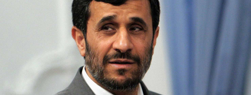 بازگشت احمدی‌نژاد به سیاست در زادگاه چاوز