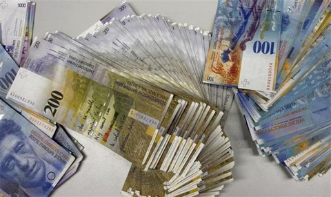 سقوط 30 درصدی ارزش یورو و 25 درصدی دلار در برابر فرانک سوئیس
