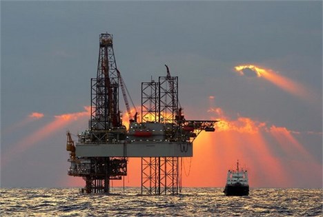 کاهش بهای نفت خام در بازارهای جهانی در روز دوشنبه