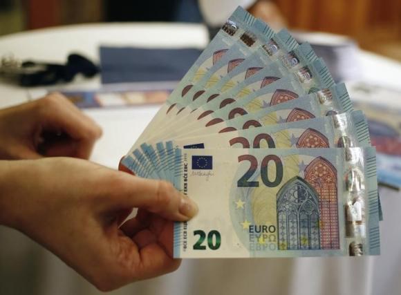 نرخ دلار در برابر یورو در معاملات روز چهارشنبه بازارهای جهانی