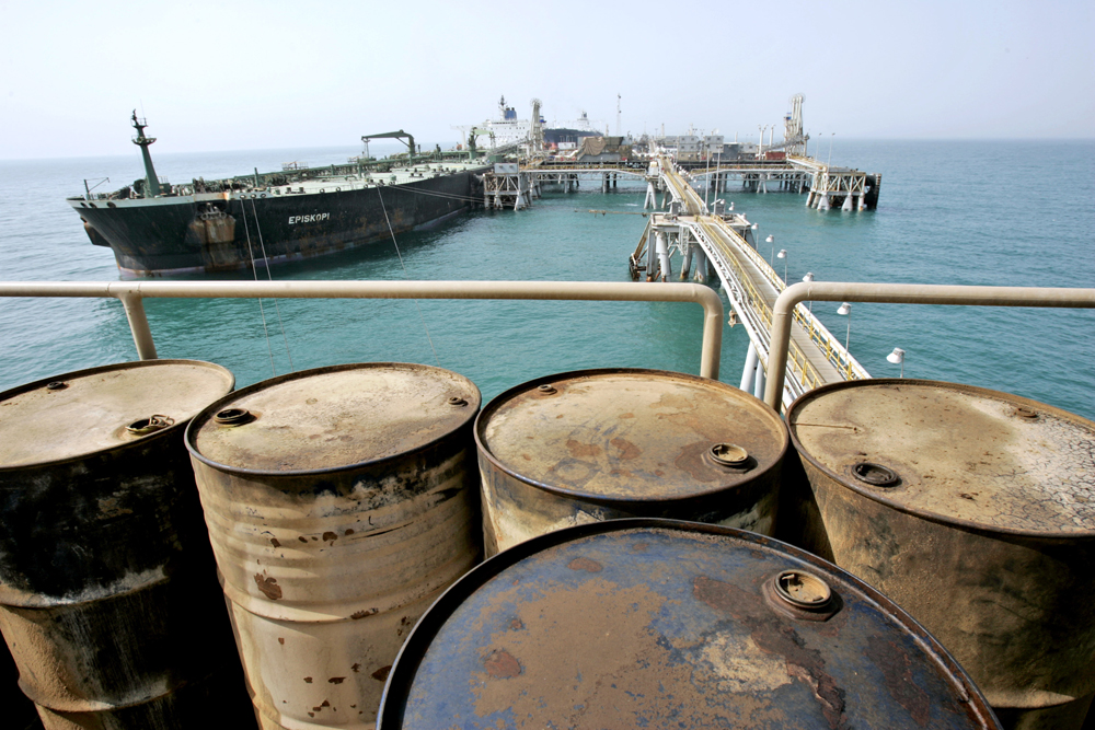 افزایش ۳ دلاری قیمت نفت در پی تهاجم نظامی عربستان به یمن