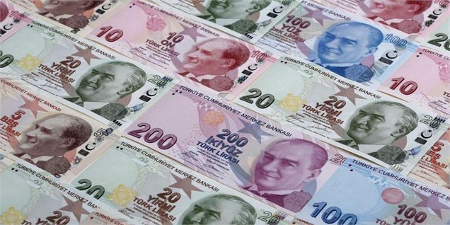 سقوط ارزش لیر، چرخش ترک‌ها به‌سوی دلار