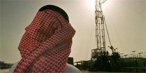 عربستان برای حفظ سهم خود در بازار بار دیگر قیمت نفت را کاهش می‌دهد