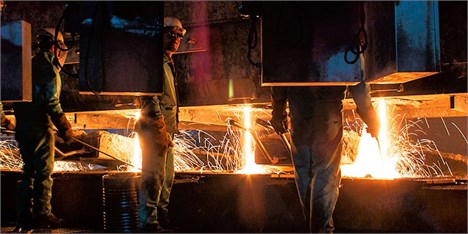نگرانی تولیدکنندگان فولاد برای پرداخت دستمزد شب عید کارگرها