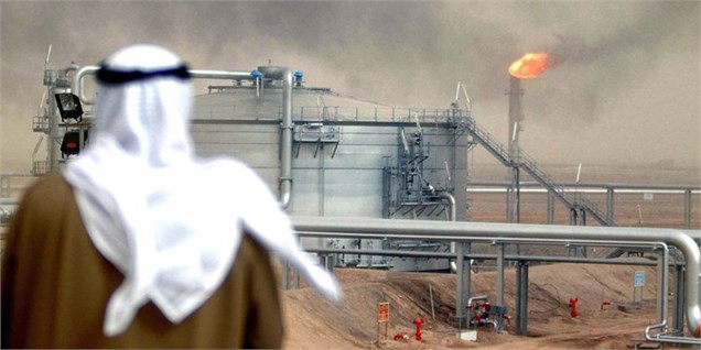 عربستان در پی افزایش صادرات ایران قیمت نفت خود را در آسیا کاهش داد