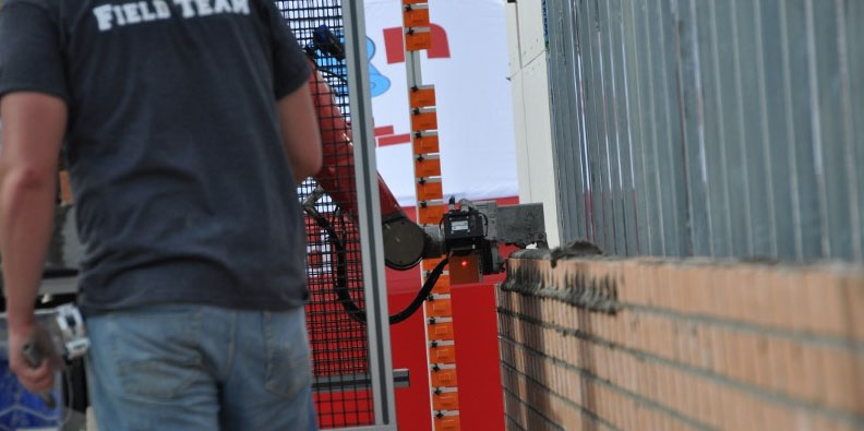 استفاده از ربات‌بنا برای نصب آجر در ساختمان‌ها