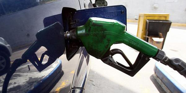 احتمال توقف عرضه کارتی بنزین از نوروز /  وزارت نفت: برنامه‌ای نداریم