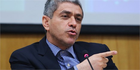 طیب‌نیا استعفای رییس بیمه مرکزی ایران را پذیرفت