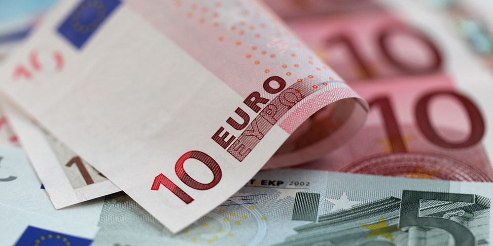 ارزش یورو امسال با دلار برابر نمی‌شود
