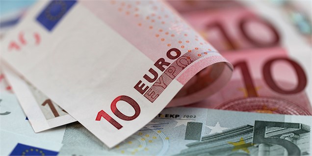 ارزش یورو امسال با دلار برابر نمی‌شود