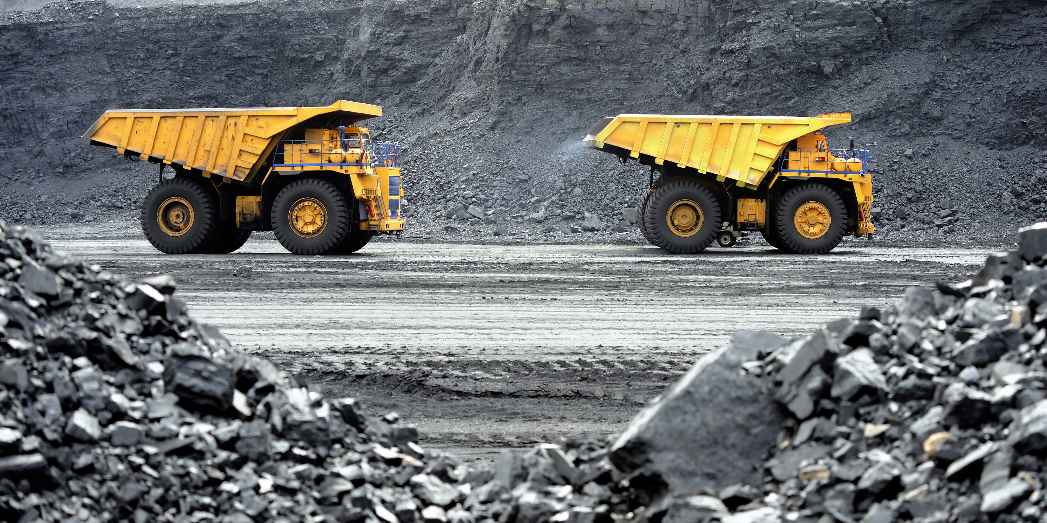 معدنکاری با ماشین‌آلات گران‌قیمت صرفه اقتصادی ندارد