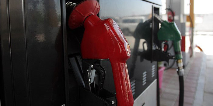 افزایش مصرف بنزین به ۱۰۰ میلیون لیتر/ بازار دلالان بنزین رونق گرفت