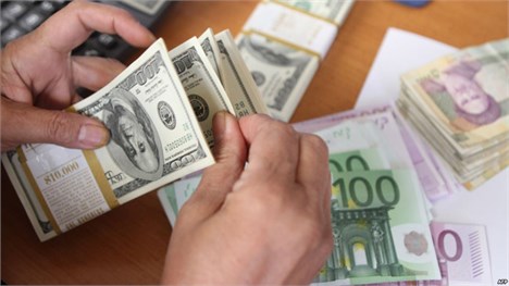 معامله ارز در بانک‌ها رسما آزاد شد