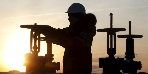 طرح فریز نفتی دوباره کلید خورد/ برنامه افزایش قیمت نفت به بشکه‌ای ۷۰ دلار