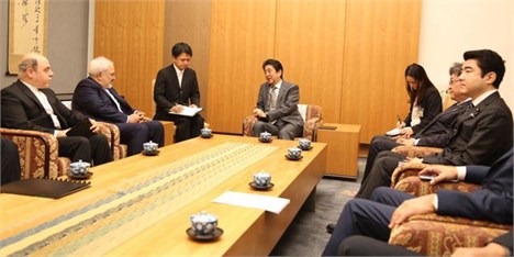 ظریف با نخست‌وزیر ژاپن دیدار و گفت‌وگو کرد