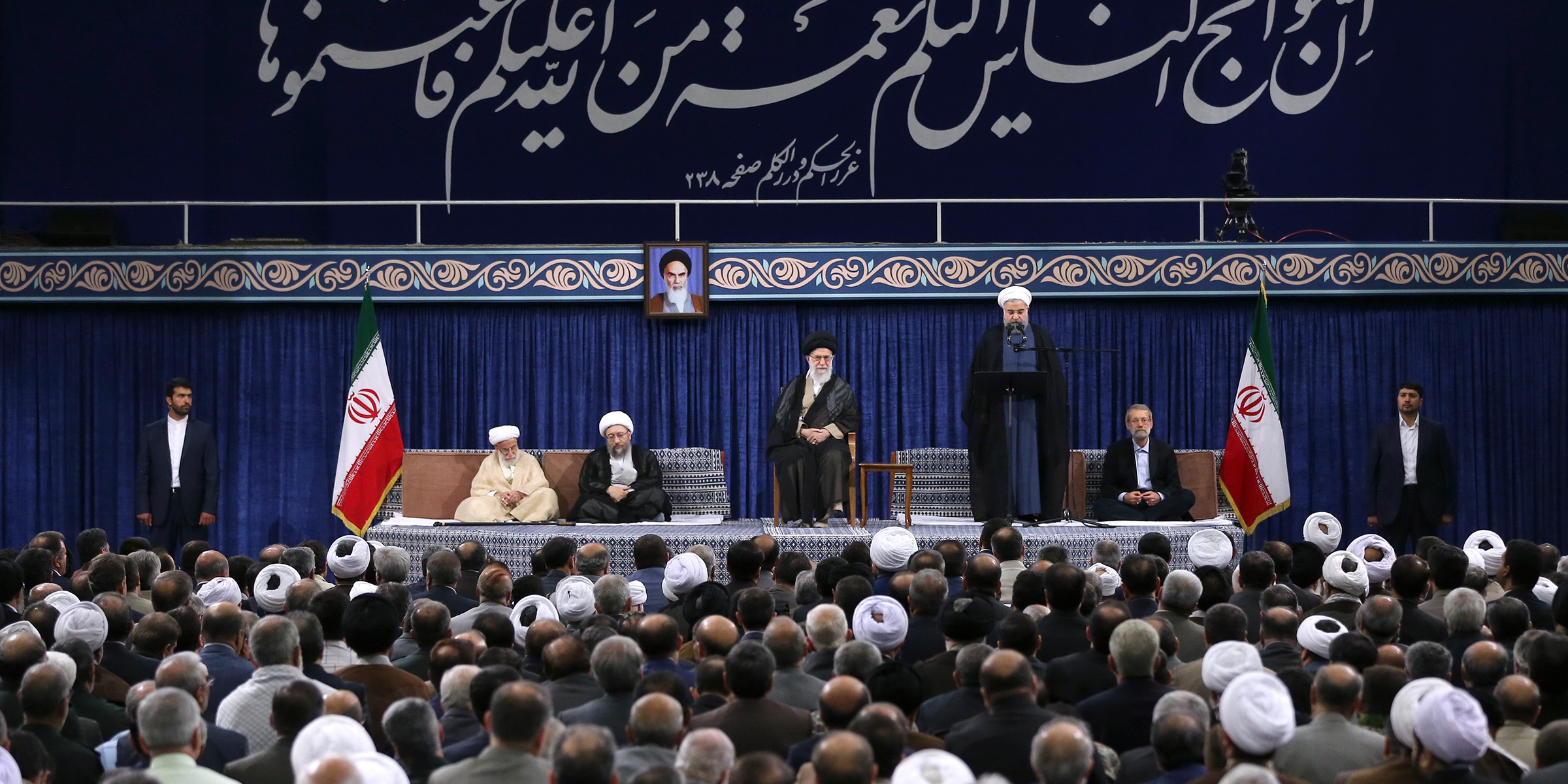 جمهوری اسلامی ایران ترکیبی از جمهوریت و اسلامیت است و نباید هیچ یک از آن دو را نادیده گرفت