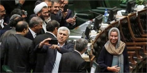 واکنش رسانه‌های بین المللی به سلفی گرفتن نمایندگان مجلس ایران با موگرینی