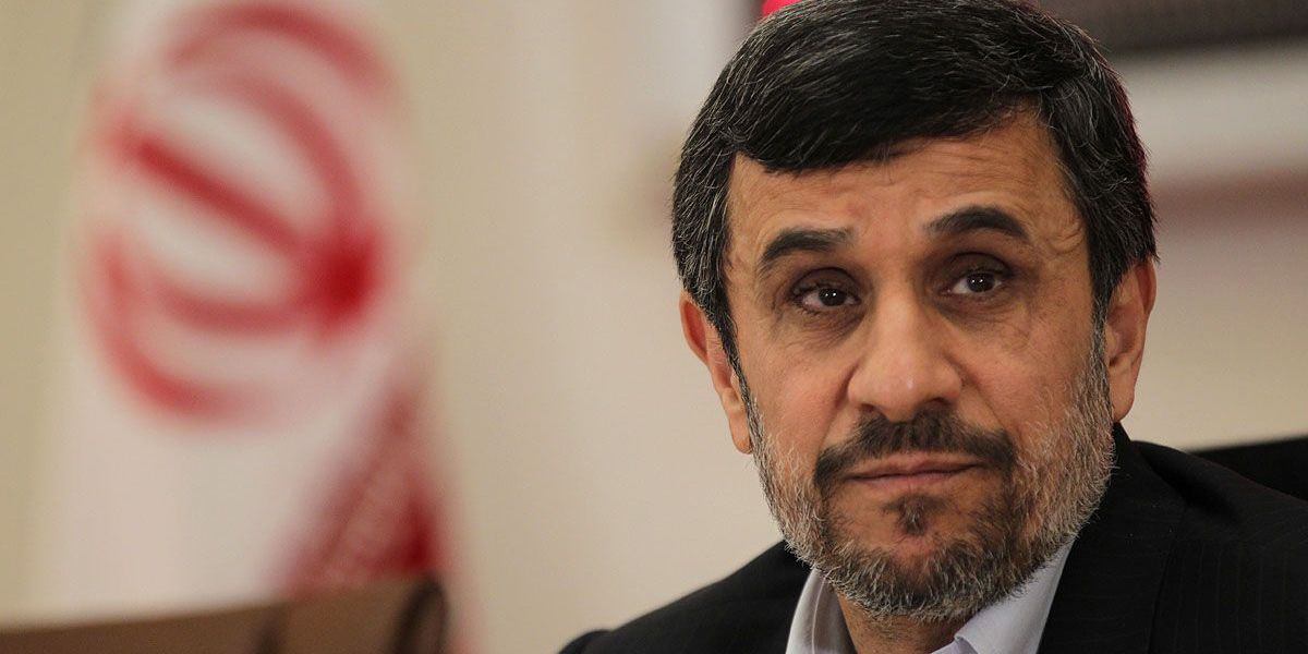 احمدی‌نژاد پس از زلزله ورزقان چکشی برخورد کرد