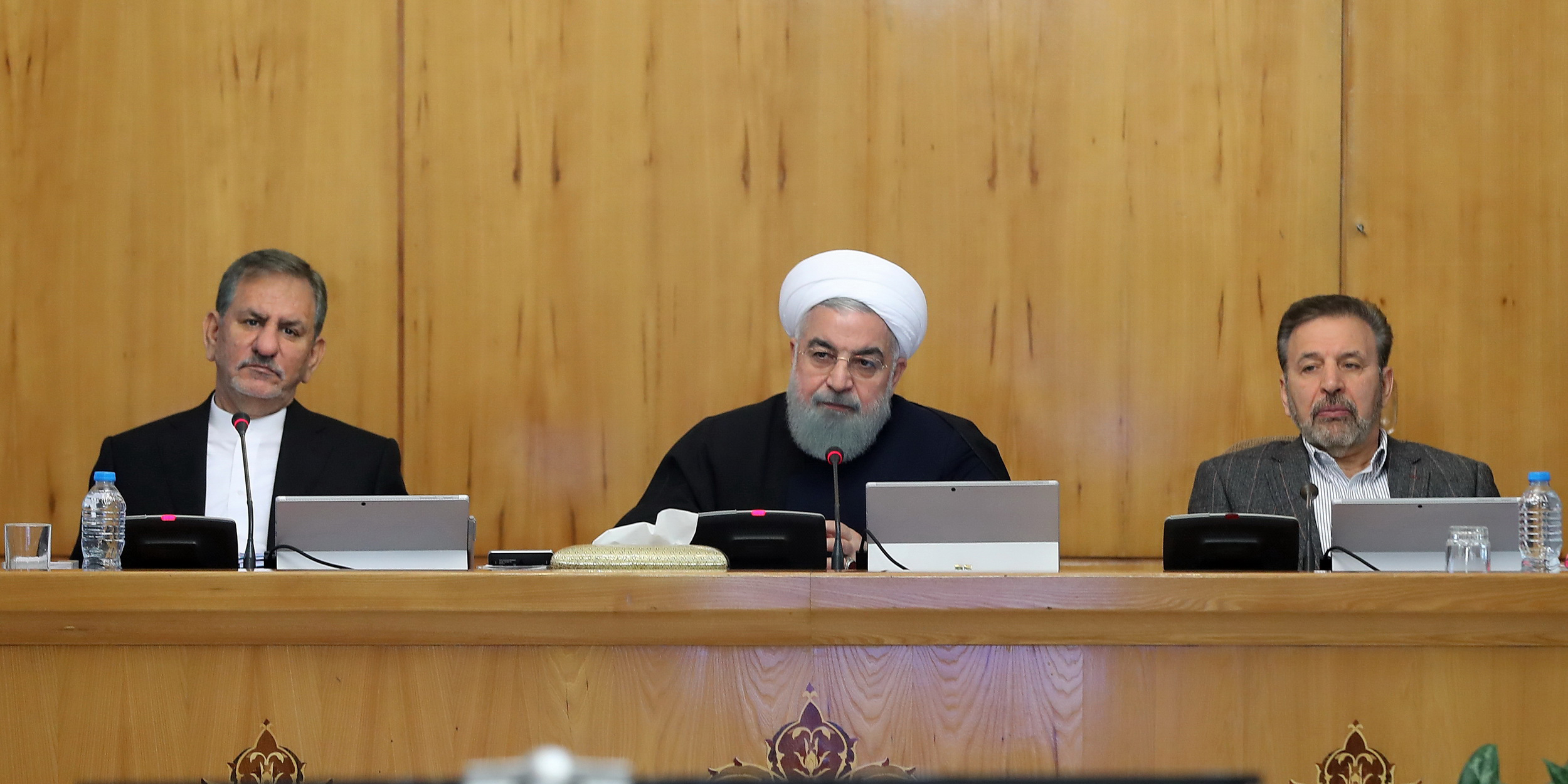 روحانی: دولت و مردم با هم مشکلات را حل می‌کنند