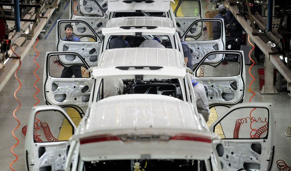 توقف ۴۰ تا ۵۰ هزار دستگاه خودروی ناقص در کارخانه‌های خودروسازی